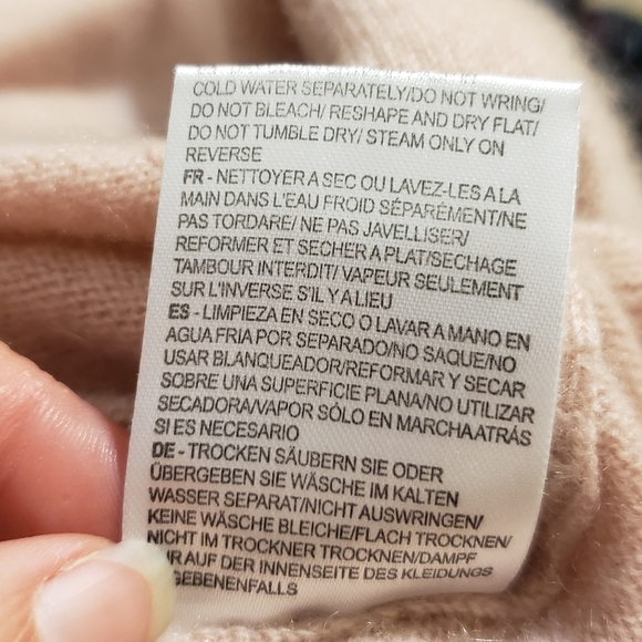 Minnie Rose Size XS Elegant Women's V-Neck Sweater in Soft Pink - Picture 7 of 8